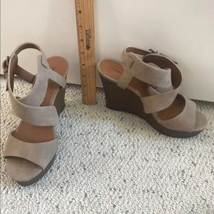 Nude Wedges